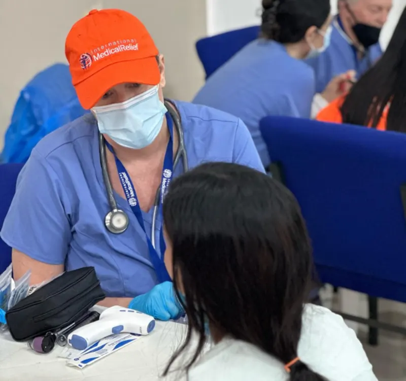 Jessica Christiansen talking to Patient at the Columbia Mission Trip